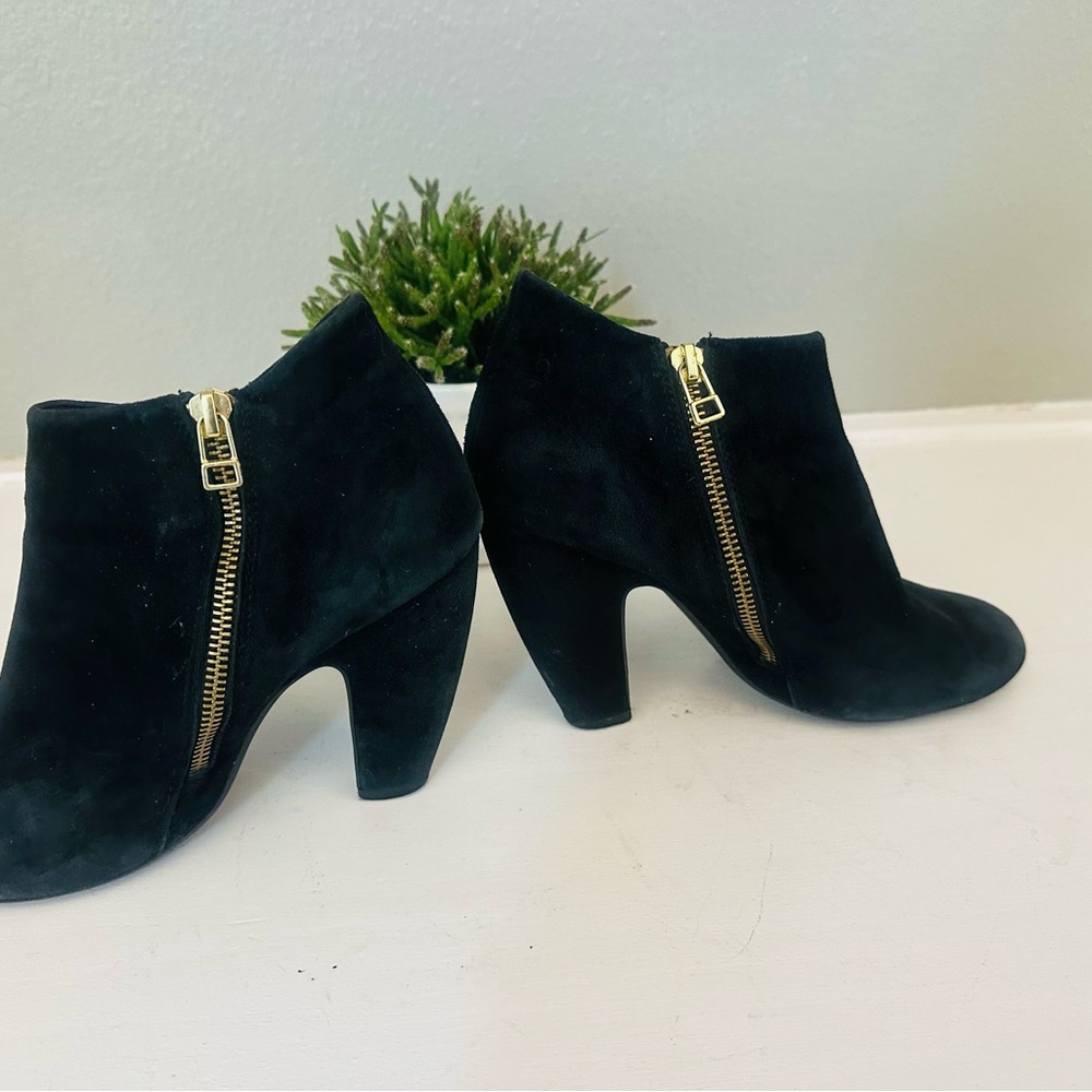 🖤 Steve Madden Black Suede Ankle Booties – Size 7